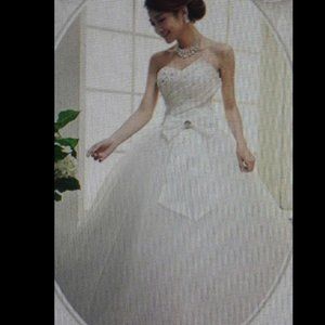 NWOT White Luxury Diamond/Crystal Wedding Dress